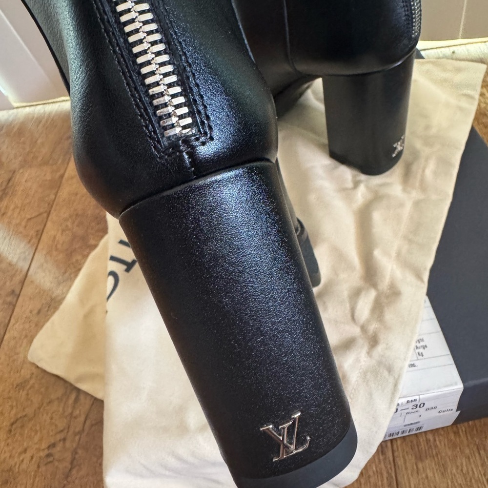 ✨HP✨Louis Vuitton Beaubourg Black Ankle Boot Size 7 Brand New - Picture 8 of 8